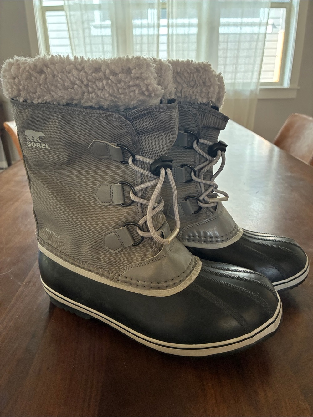 Sorel Big Kids’ size 7 Yoot PAC waterproof boots